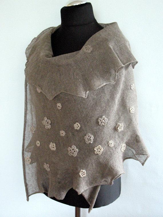 Свадьба - Linen Scarf Natural Gray Shawl Wrap Stole with Crocheted Flower