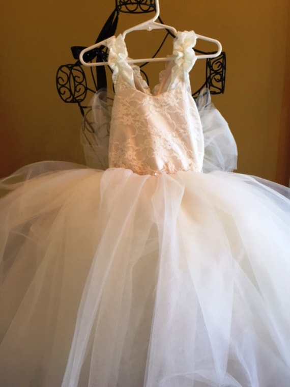 Mariage - Handmade custom tulle dress-multiple colors-sweetheart neck-flower girl dress, fully lined, sizes 2T-12 "The Jessica" Dixie Belles and Beaus