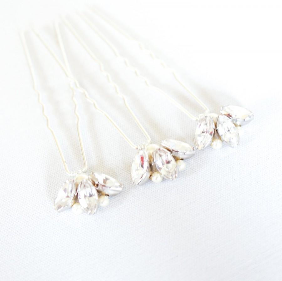 Hochzeit - Diamante Wedding Hair Pins. Set of 3 Bridal Hair Pins. Rhinestone & Pearl Bridal Hair Clips. Silver Tone Hair Pin. Wedding Hair Accessories.