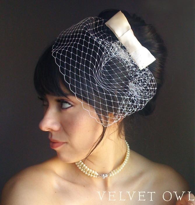 زفاف - Bridal bow fascinator comb or clip and detachable Ivory French Russian netting birdcage veil set mod bride - MIA