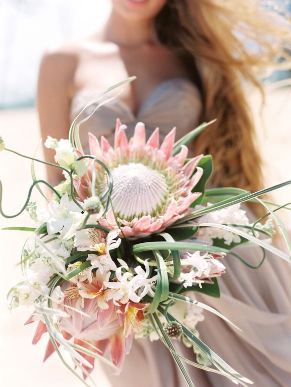 Hochzeit - Organic luxe beach bridal inspiration