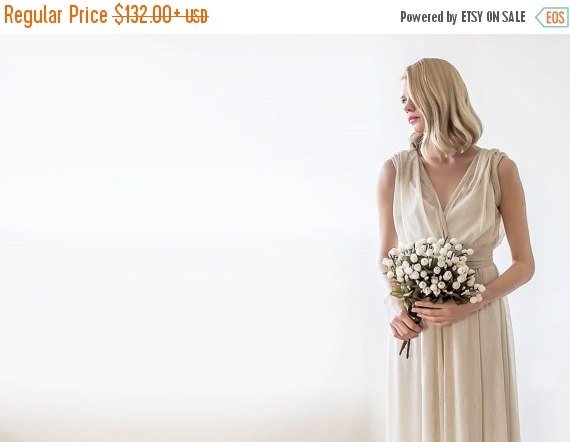 Hochzeit - Oscar SALE Lace sheer cream color dress, with short sleeves and a vintage style