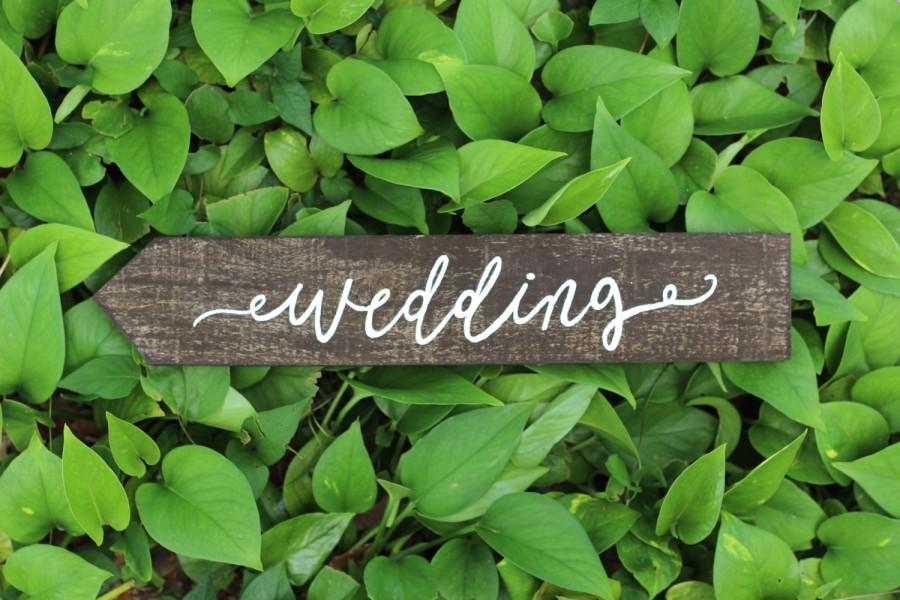 Mariage - Wedding Sign with Directional Arrow, Wedding, Ceremony, Reception Signs, Rustic Wooden Wedding Sign