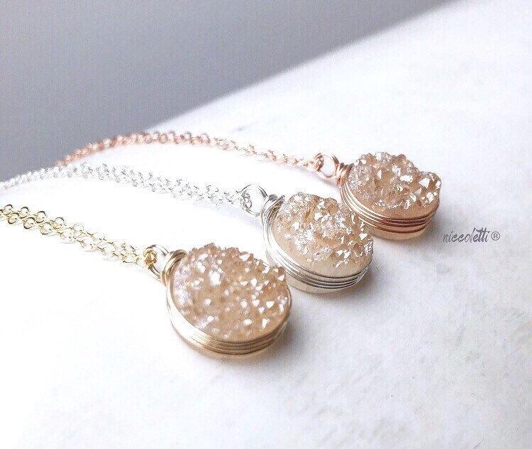 Mariage - BRIDESMAID Blush Champagne Druzy Necklaces / Maid of Honor Gift / Dainty Blush Drusy Quartz Pendant / Bridesmaid Necklaces / Blush Bridal