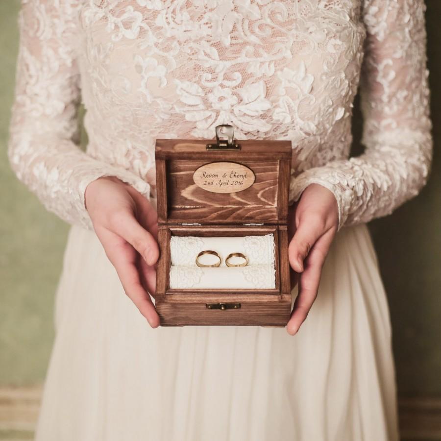 Mariage - Personalized wedding ring box. Rustic wooden ring box. Rustic ring holder. Ring bearer.