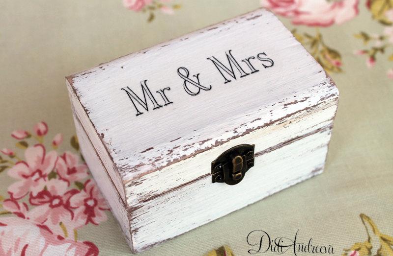 Wedding - Jewelry Cottage Chic box. Ring Box, White ring box, white wedding box, Personalized Box, Mr & Mrs, Wedding date, Box Save Date, Shabby