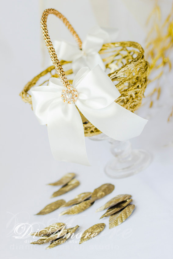 زفاف - Flower girl basket, white and gold wedding basket, bridal basket, gold wedding, flower girl, luxury traditional, flower basket, 1 pcs