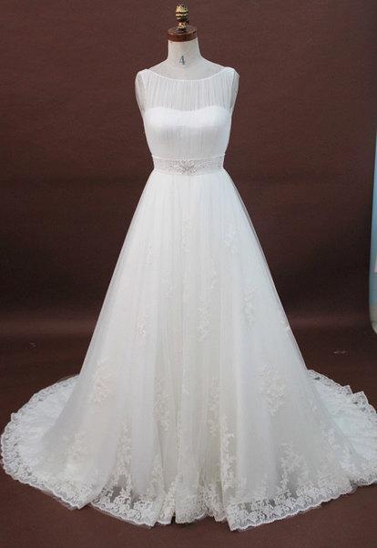 Mariage - Vertical Ruched Wedding Dress, A-Line Silhouette, Waistline Embellishments, Back Key Hole, Train