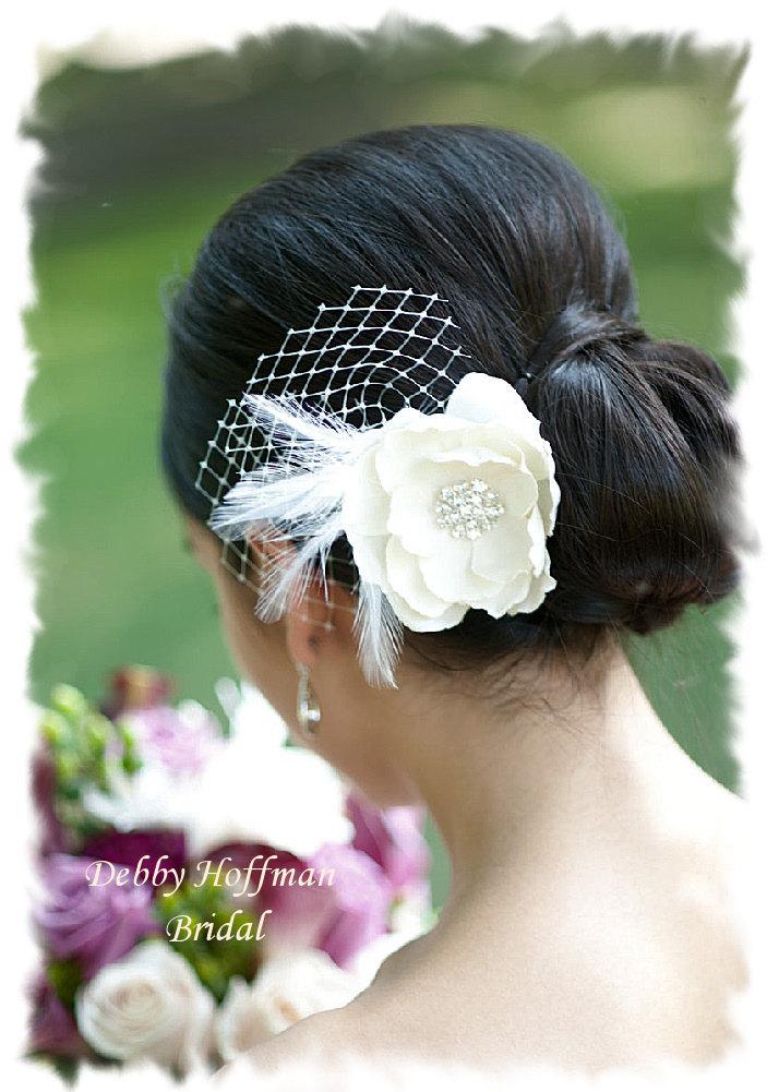 زفاف - Ivory Magnolia Bridal Flower Hair Clip, Wedding Flower Hair Comb, Wedding Flower Headpiece with Rhinestones, Feathers, Netting, No. 202IFN