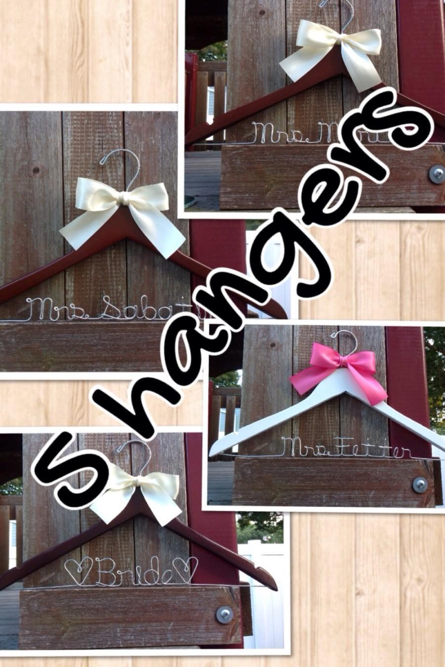Свадьба - FIVE wedding hangers / SHIPS From USA / Personalized Wedding Hanger / Brides Hanger