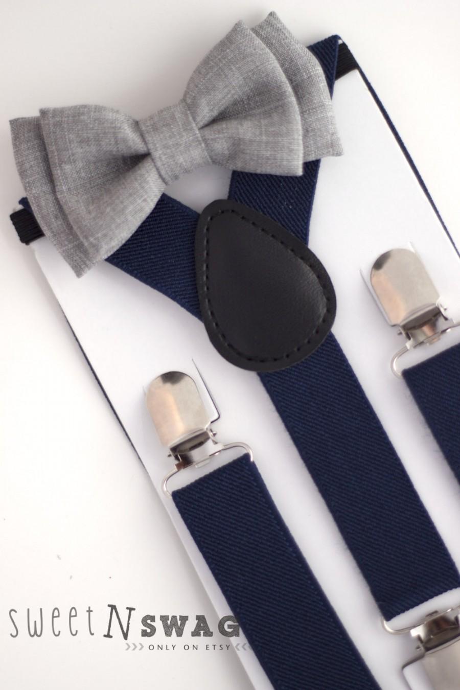 Mariage - SUSPENDER & BOWTIE SET.  Newborn - Adult sizes. Navy Blue Suspenders. Chambrey grey bowtie.
