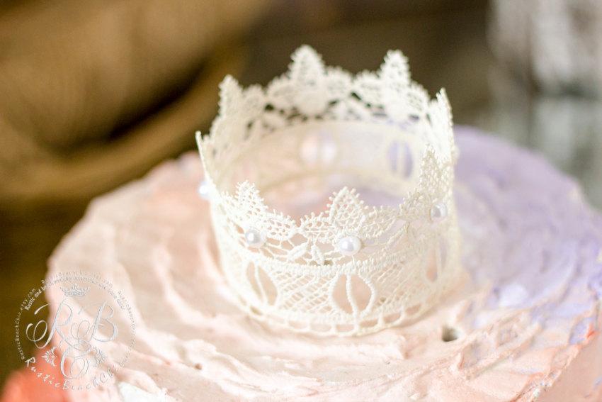 Wedding - Pearls & White Wedding Lace Crown Cake Topper/Crown Photography Prop/White Lace/Princess Party/weddingstyle/Party Decoration/Weddingtrend/