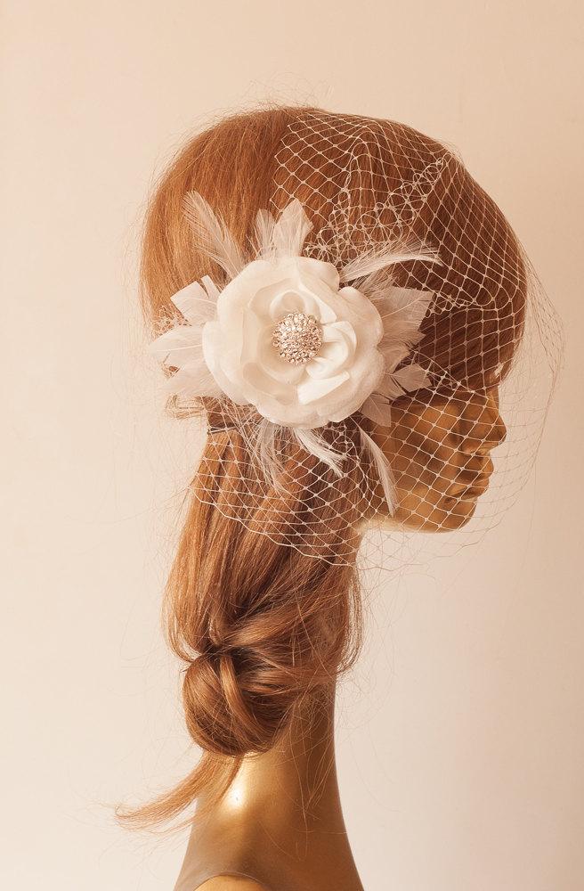 زفاف - Ivory  BIRDCAGE VEIL with Flower, Vintage Style Bridal FASCINATOR