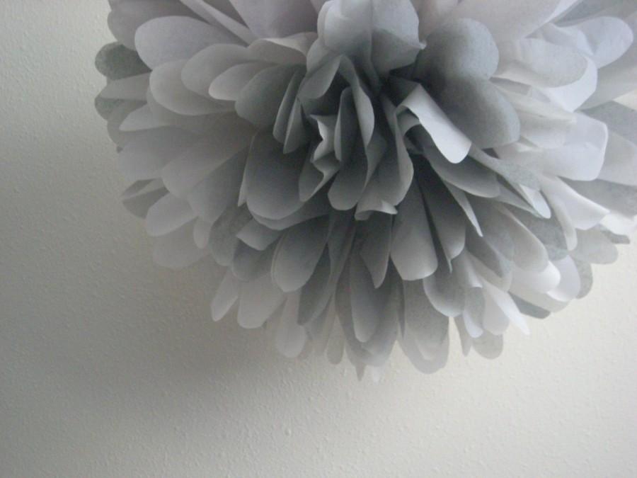 Mariage - MIXED GRAY / 1 tissue paper pom pom / diy / wedding decorations / silver anniversary decor / nursery poms / gray decorations / pompoms /