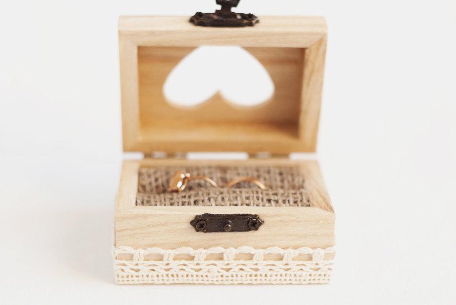 Hochzeit - Wooden wedding box with a beige floral lace trim - Ring bearer box, lace trim, romantic, rustic, ecofriendly, heart, vintage style, beige