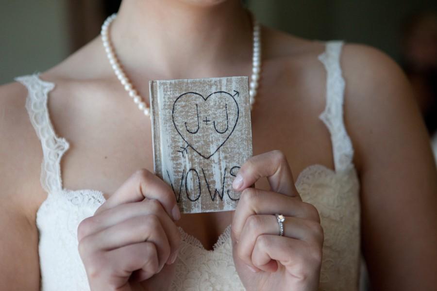 Mariage - Wedding Vows Book Personalized Vintage Wedding Decor