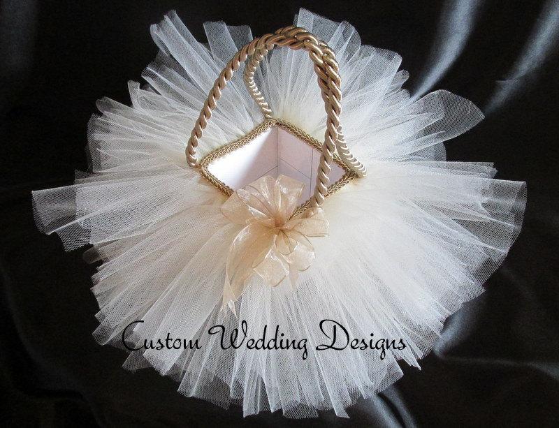 Mariage - Beautiful Champagne and Ivory Tulle Flower Girl Basket. Adds a touch of class to any wedding. Comes on other colors.
