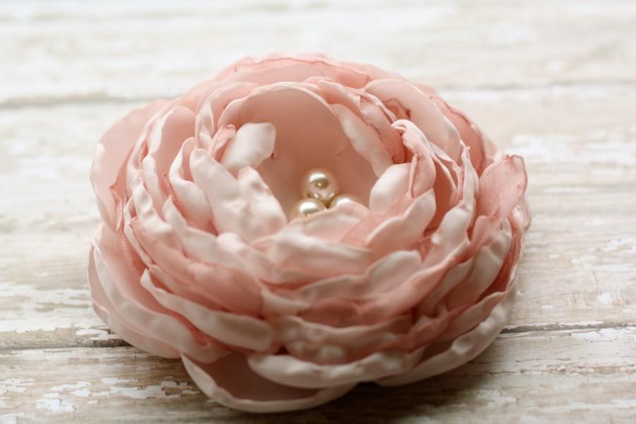 Свадьба - Custom Blush  Flower Hair Clip - Bridesmaid Clip - Blush Wedding - Blush/Ivory Wedding - Customize Your Colors