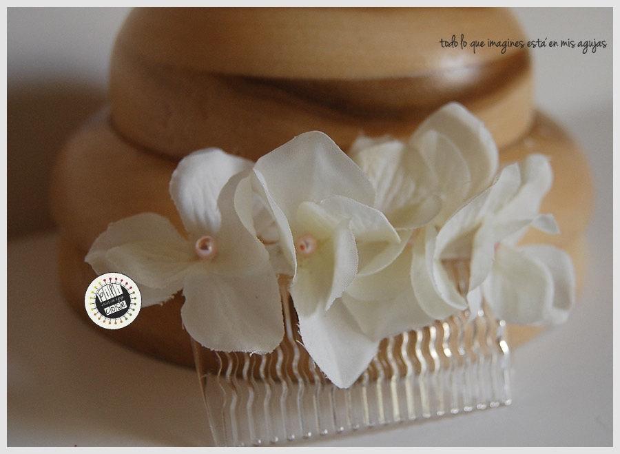 Wedding - Andrea headpiece / Hydrangea Flowers comb/ Headpiece girls