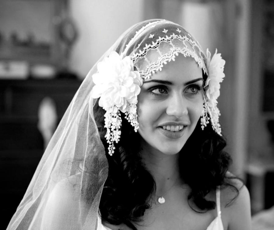 Mariage - 1920s style  Veil with Antique Lace, Juliet cap ,Silk tulle, Bohemian,ivory, Vintage Flapper veil from AgnesHart