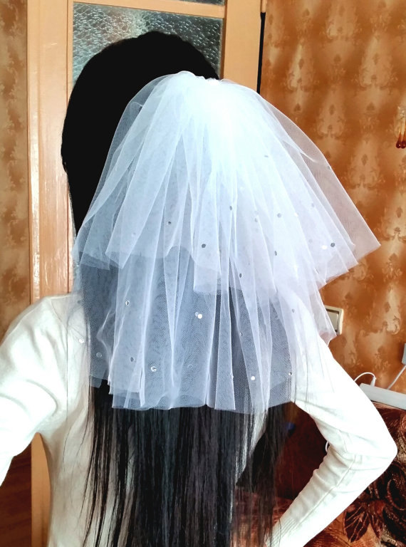 Mariage - Bachelorette party Veil 2-tier white, sparkling with rhinestones, short length. Bride veil, accessory, bachelorette veil, hens party veil