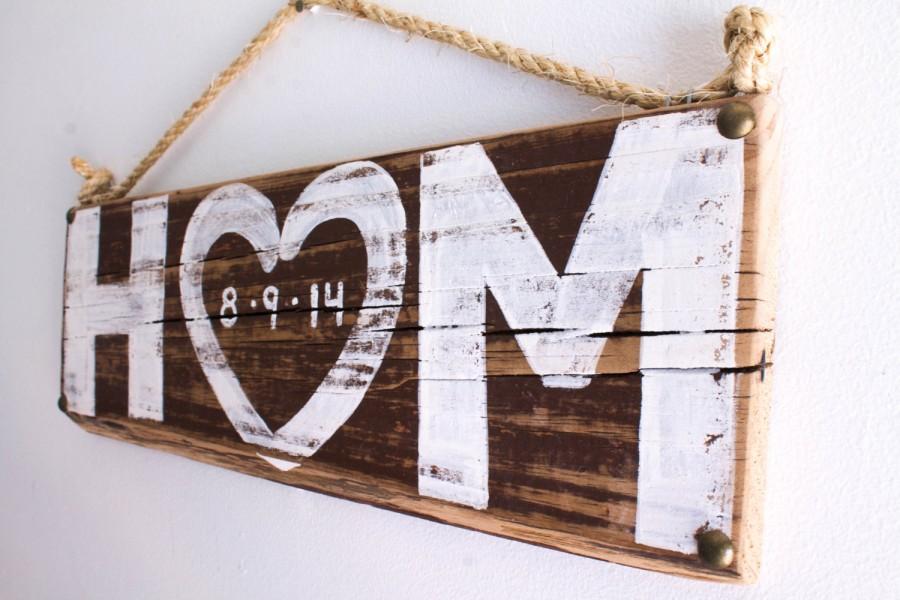 Mariage - Rustic Wedding Decor Personalized Love Sign Beach Wedding Outdoor Country White Wedding Reception Vintage Wedding Photo Prop Bridal Shower