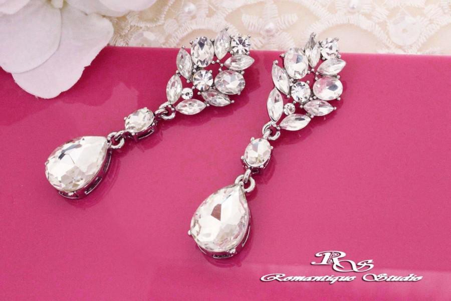 Hochzeit - Rhinestone Bridal Earrings, vintage style, Crystal earrings, Wedding chandelier earrings, Long Drop Earrings, Wedding jewelry 1354