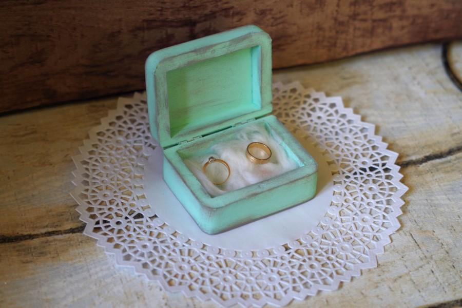 Mariage - Shabby Wedding Ring Box, Vintage Ring Bearer Pillow, Cottage Green Mint Distressed Engagement Box, Rustic Pale Shabby chic ring boxes