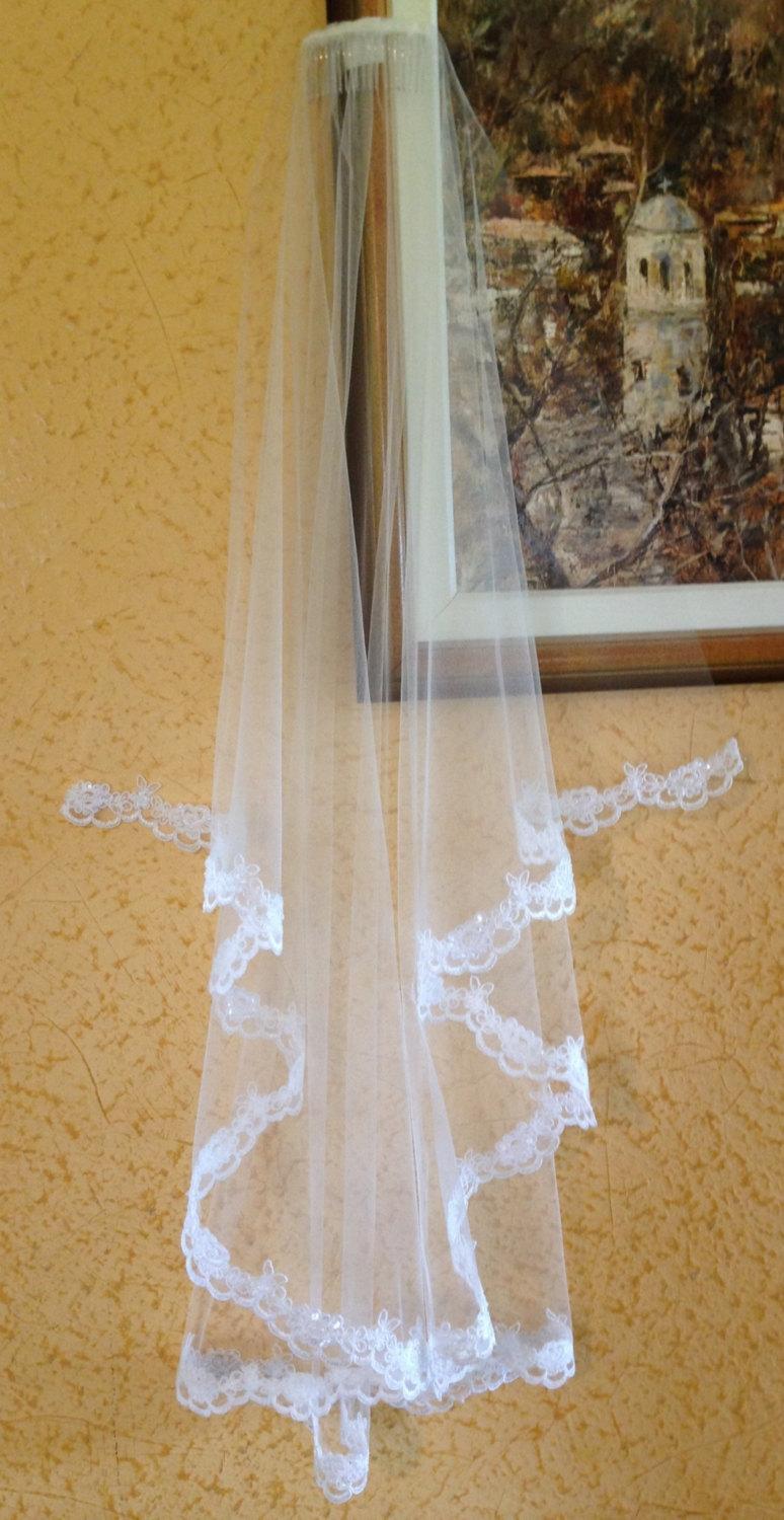 Hochzeit - Lace veil in single tier with raw sides, beaded lace veil with one layer, classic lace veil with elegant lace edge