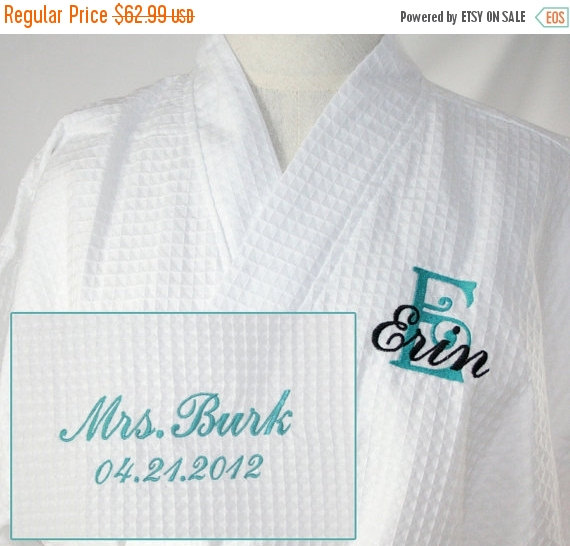 Hochzeit - SALE Personalized Plus Size Bride Robe front & back embroidery Wedding Date
