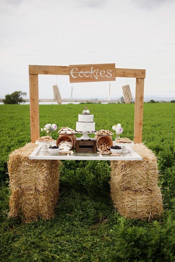 زفاف - 30 Ways To Use Hay Bales At Your Country Wedding