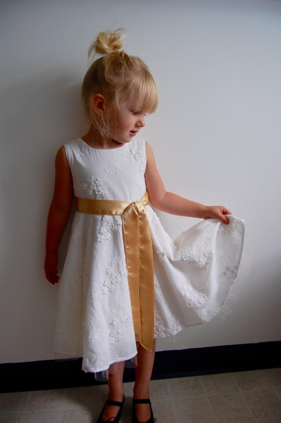 Mariage - flower girl dress with gold sash