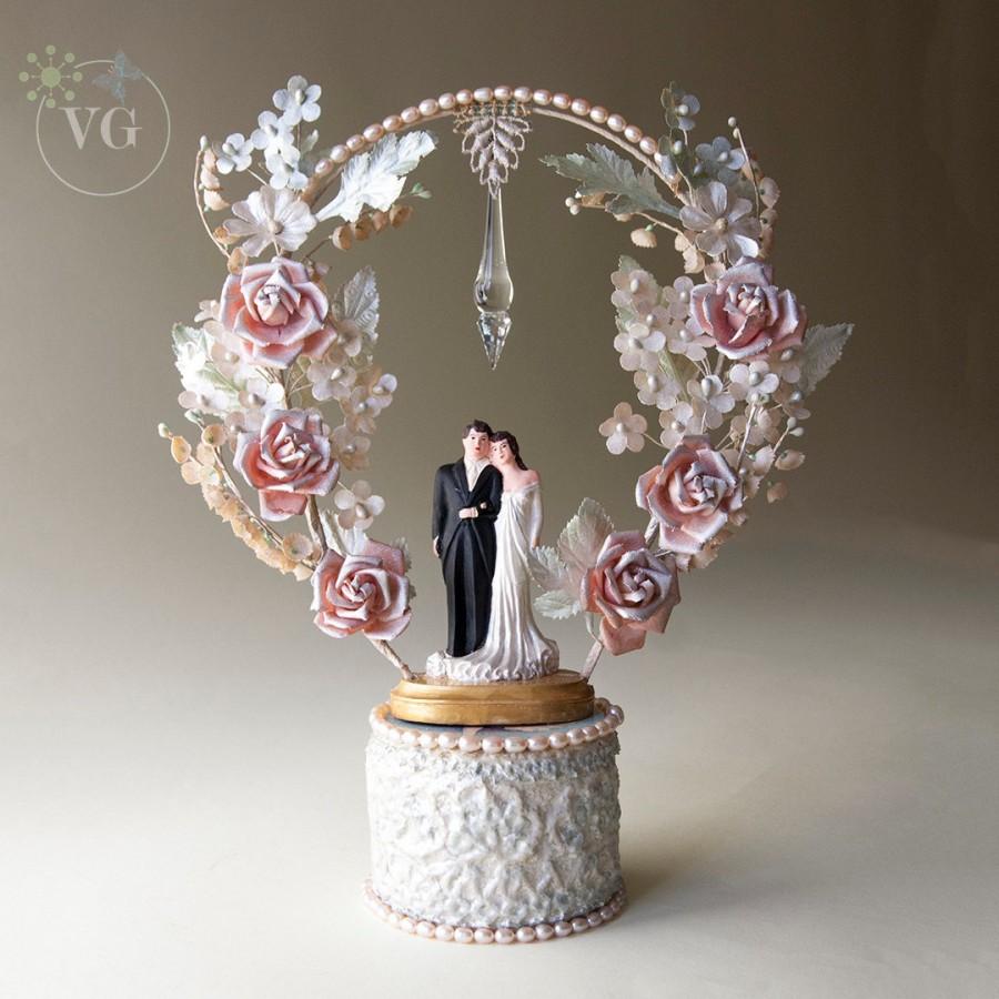 Свадьба - Vintage 1930's Wedding Cake Topper with Cultured Pearl Vintage Roses Wedding Arch Swarovski Crystal Drop 30’s Wedding Bride and Groom Happy