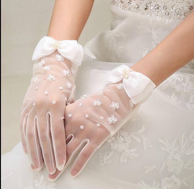 Hochzeit - handmade Lace Flower bridal gloves white bridal gloves lace wedding gloves Elegant short gloves