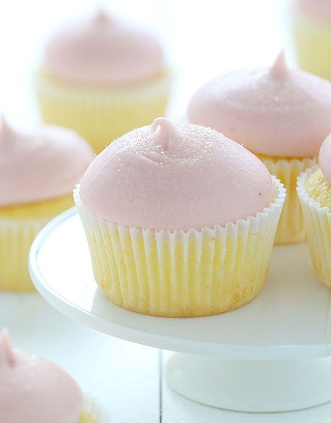 Hochzeit - Lemon Cupcakes With Strawberry Buttercream