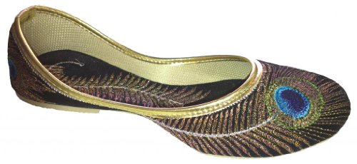 Hochzeit - Handcrafted Luxury Women's Velvet Khussa Shoe