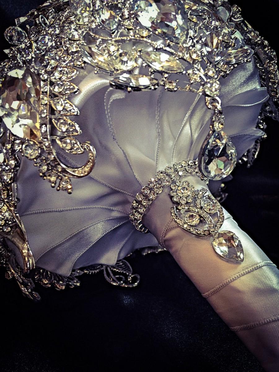 Свадьба - Luxurious Wedding Crystal Bling Silver White Broach Bouquet. Deposit on made to order.