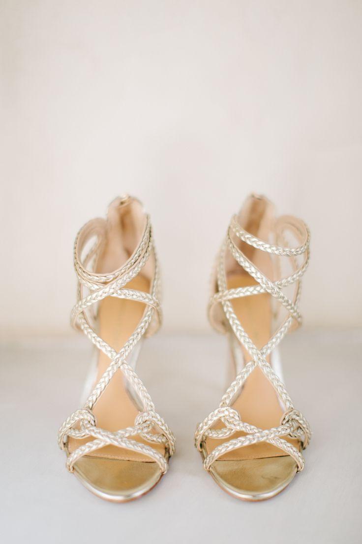 Hochzeit - 15 Shoes Every Woman Should Have In Her Closet