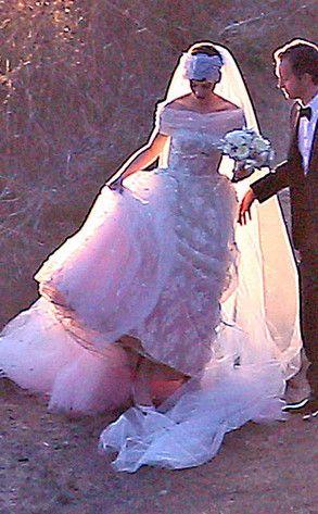Wedding - First Look: Anne Hathaway's Wedding Gown