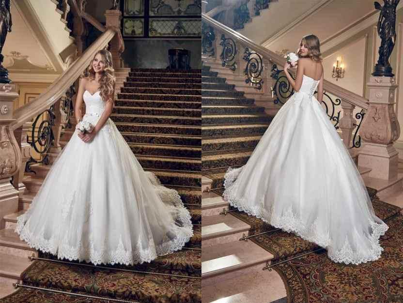 Mariage - 2016 Vintage Sexy Lace Tulle Wedding Gowns A Line Sweetheart Lace Up Court Train Bridal Dresses White Lace Sashes Cheap Vestido De Novia Online with $117.41/Piece on Hjklp88's Store 