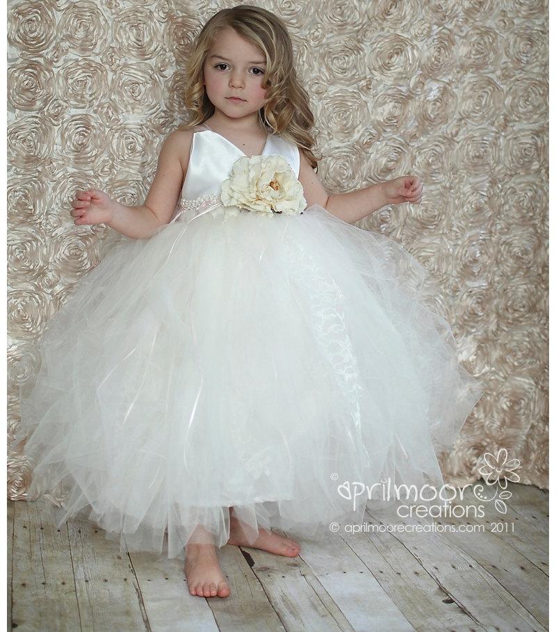 زفاف - Ivory Flower Girl Dress - size 1T to 5T with a touch of blush pink