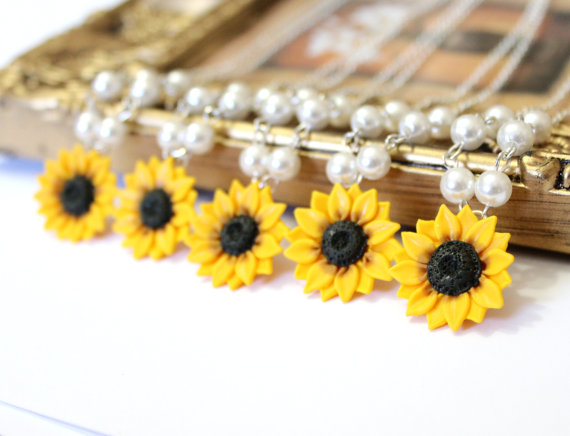Hochzeit - Set of 5 Sunflower Necklace, Sunflower Jewelry, Yellow Sunflower Bridesmaid, Flower and Pearls Necklace, Bridal Flowers, Bridesmaid Necklace