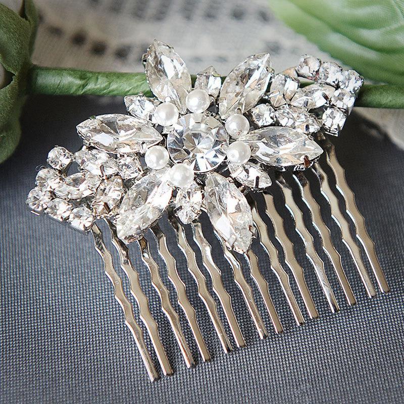 Hochzeit - GISELLE, Bridal Hair Accessories, Wedding Hair Comb, Swarovski Pearl Bridal Headpiece, Art Deco Crystal Leaf Hair Jewelry, Wedding Hairpiece