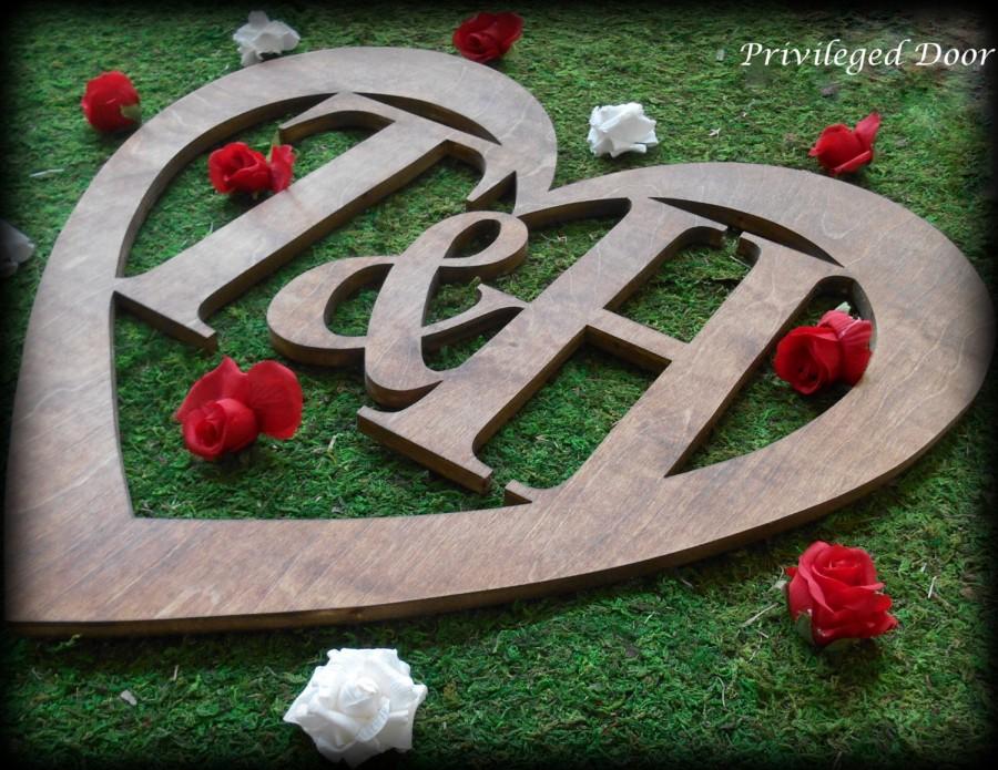 Свадьба - Rustic Wedding Guest Book.  Wedding Guest Book Alternative.  Custom Guest Book. Custom Monogram Heart with Hand Rubbed Tint.  Three Sizes.