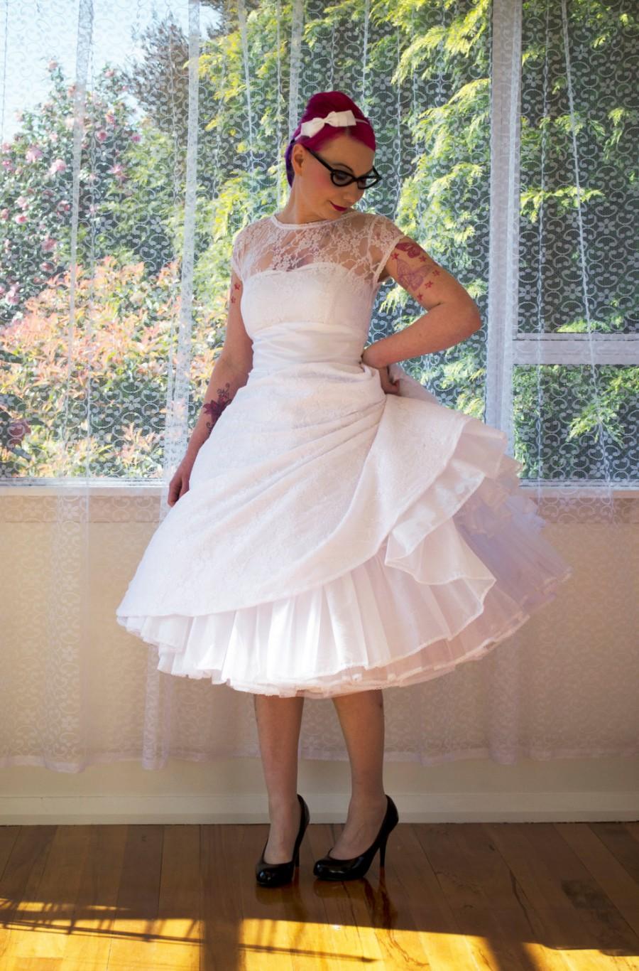 زفاف - 1950s Rockabilly Wedding Dress 'Lacey' with Lace Overlay, Sweetheart Neckline, Tea Length Skirt and Petticoat - Custom made to fit