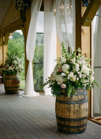 Mariage - Shine On Your Wedding Day With These Breath-Taking Rustic Wedding Ideas