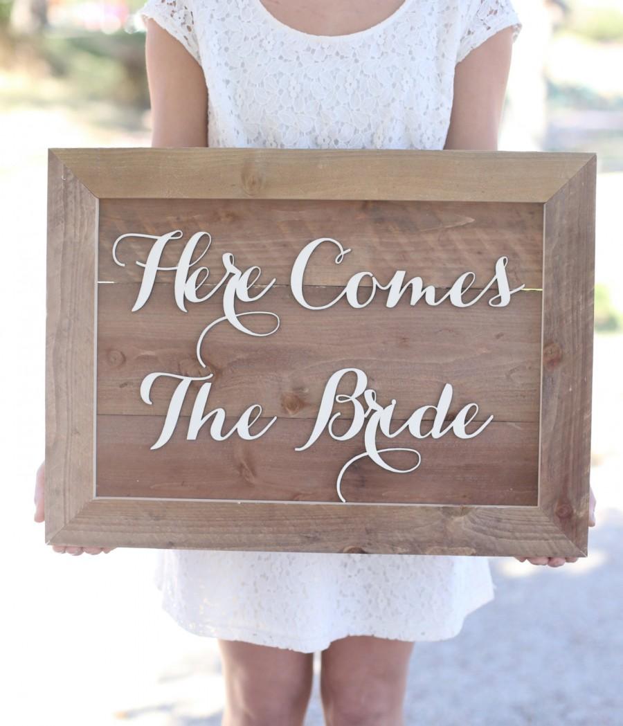 Свадьба - Here Comes The Bride Rustic Wedding Sign Photo Prop QUICK shipping available