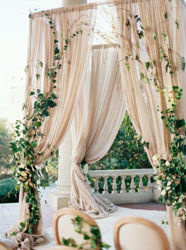 Mariage - Ceremony Arbor With Ivy
