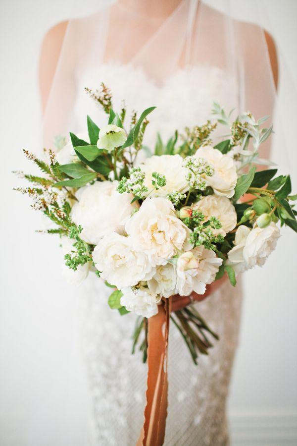 زفاف - Ivory And Green Bouquet