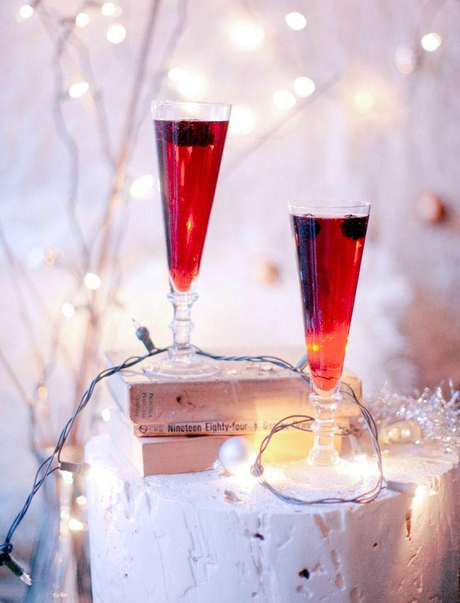 Hochzeit - 7 Signature Cocktails That Will Warm Up Your Winter Wedding